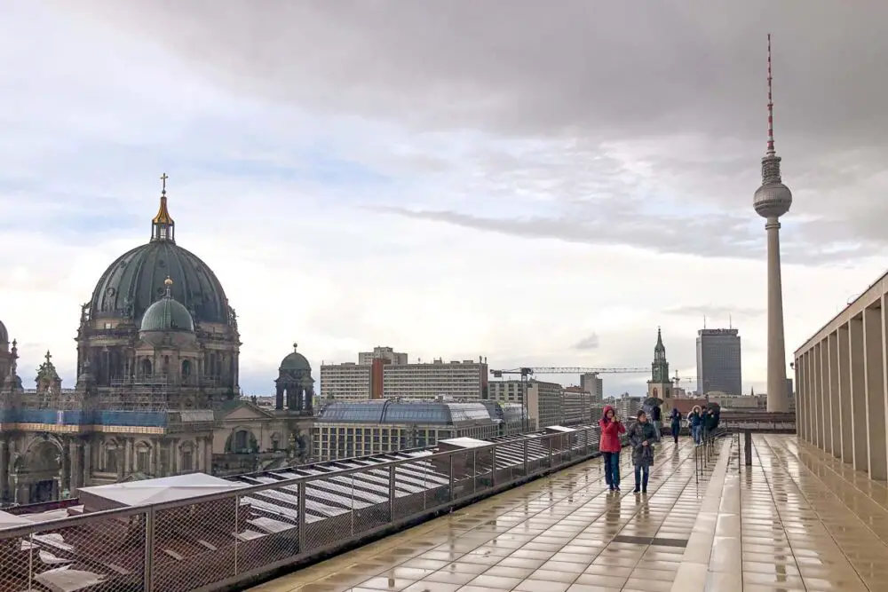 Panorama mit Berliner Dom, Fernsehturm am Alexanderplatz - Aussichtspunkte in Berlin