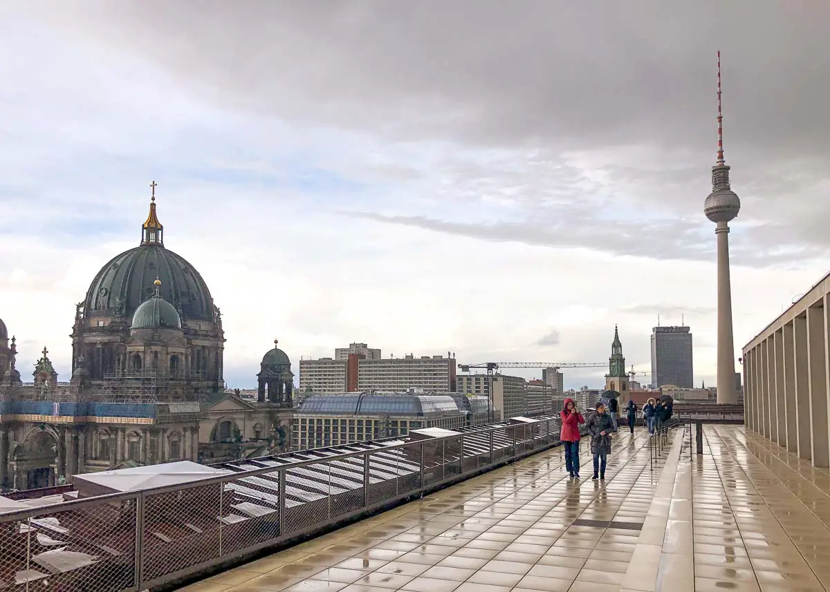 Panorama mit Berliner Dom, Fernsehturm am Alexanderplatz - Aussichtspunkte in Berlin