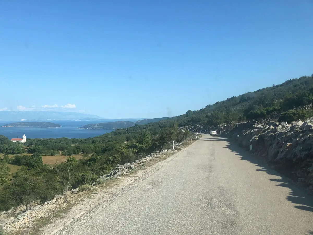 Autofahren auf der Insel Cres (Kroatien)