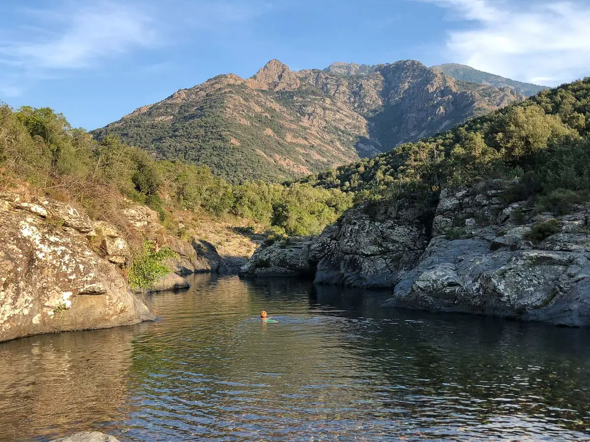 Flussbaden Auf Korsika am Campingplatz im Fangotal