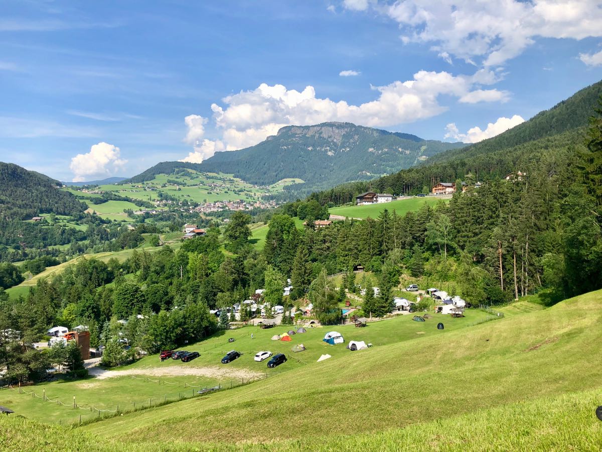 Campingplatz in den Bergen von Südtirol