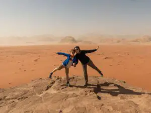 Frau und Kind im Jordanien Urlaub