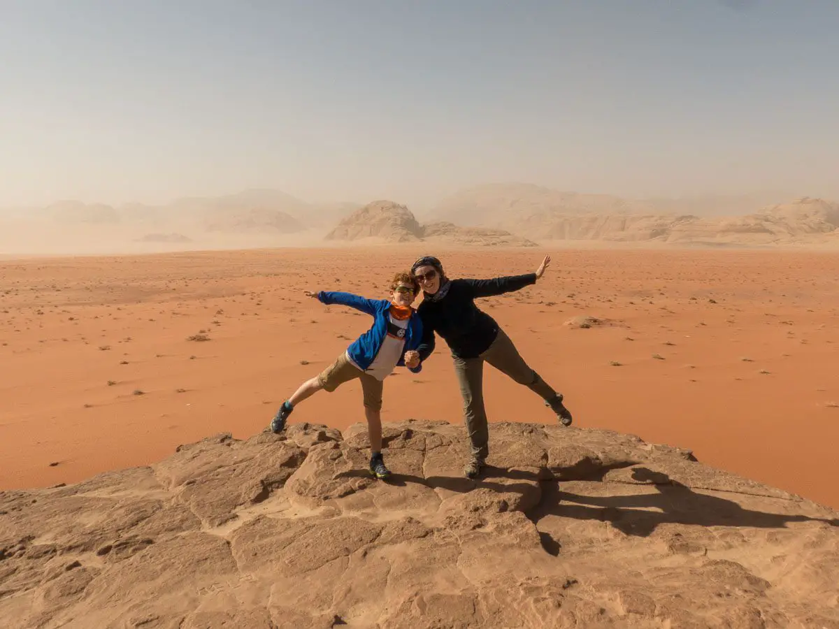 Frau und Kind im Jordanien Urlaub