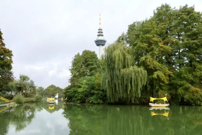 Mannheim Sehenswürdigkeiten: Luisenpark mit Fernmeldeturm