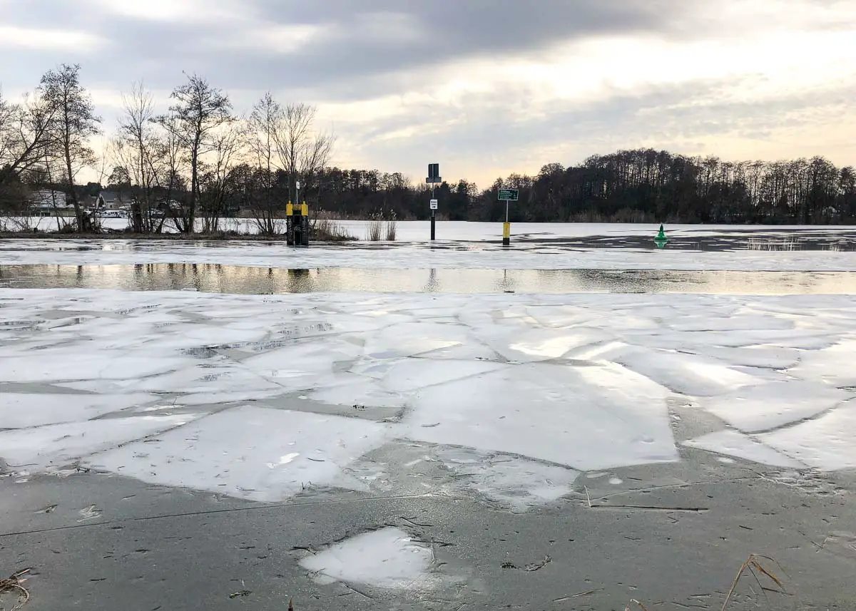 Eisschollen auf dem Oder-Spree-Kanal in Schmöckwitz