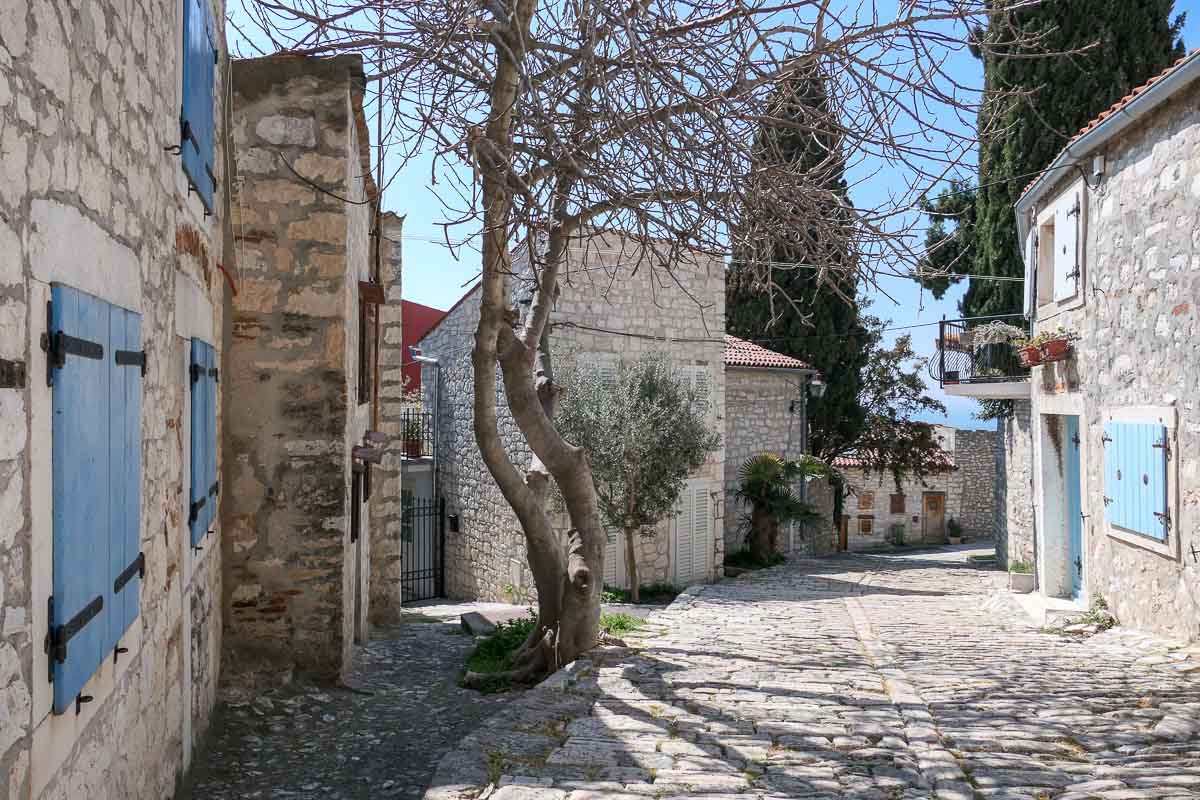 Straße in Rovinj - einem der schönsten Orte in Istrien