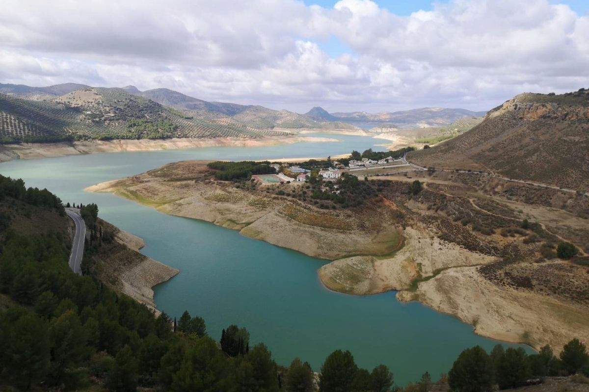 Andalusien: Bilck auf den schönen Iznajar-Stausee