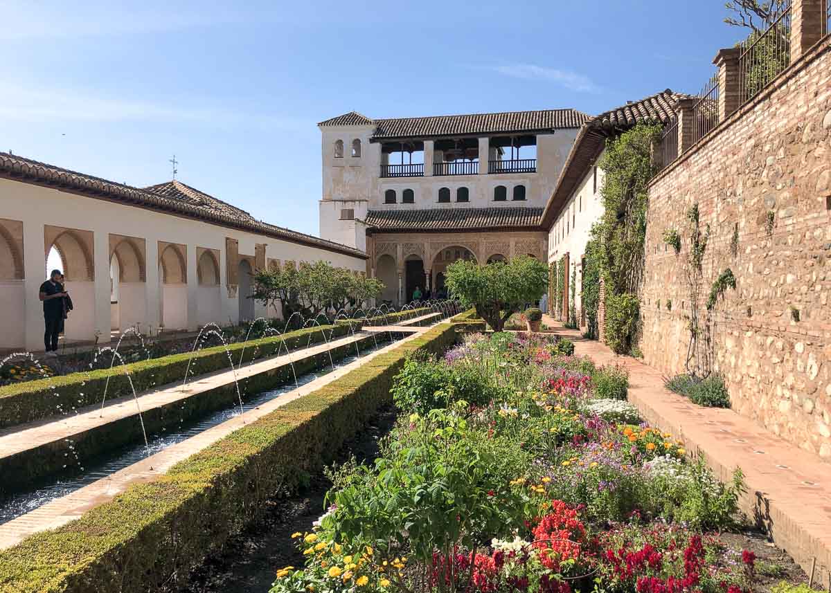 Garten im Generalife von Granada beim Andalusien Roadtrip