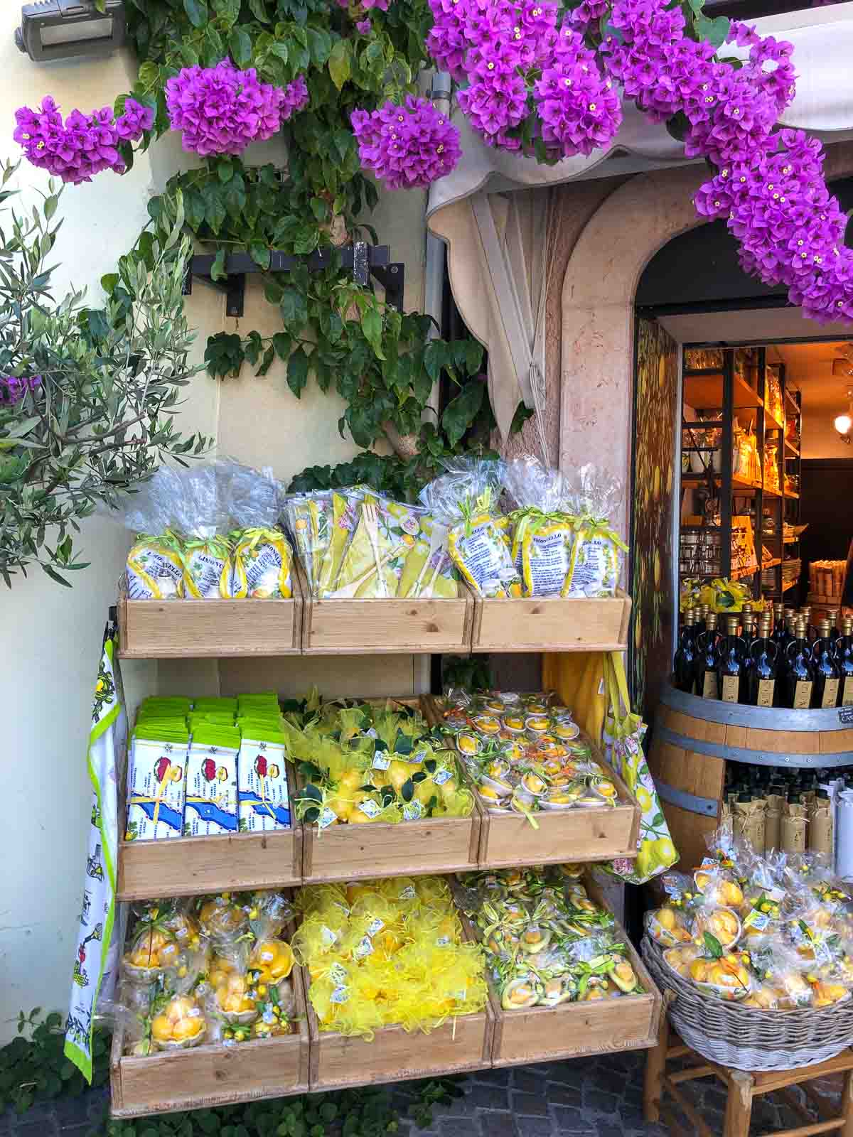 Souvenirs mit Zitrone in Limone am Gardasee