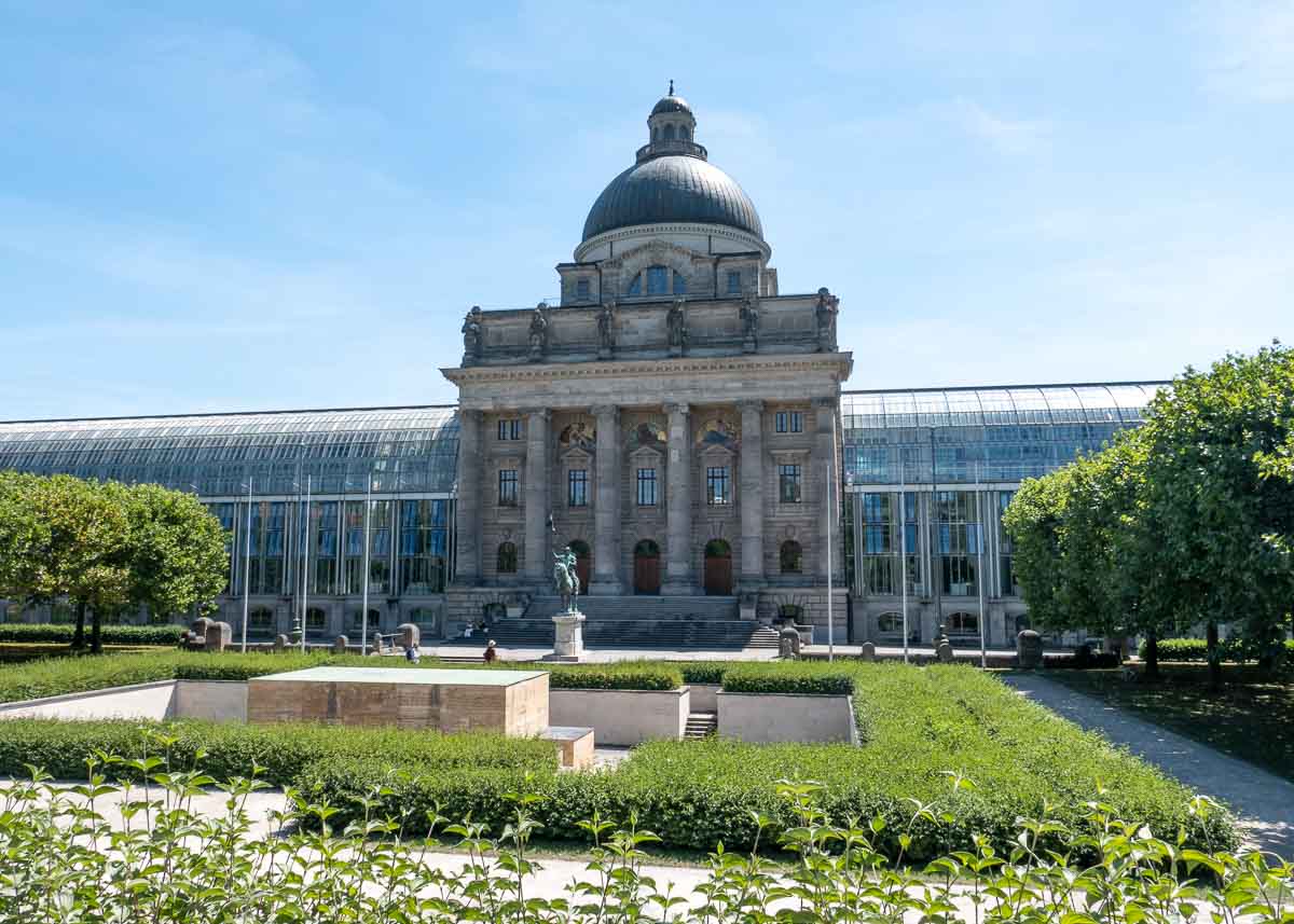 Hofgarten München mit Blick auf die Bayerische Staatskanzlei