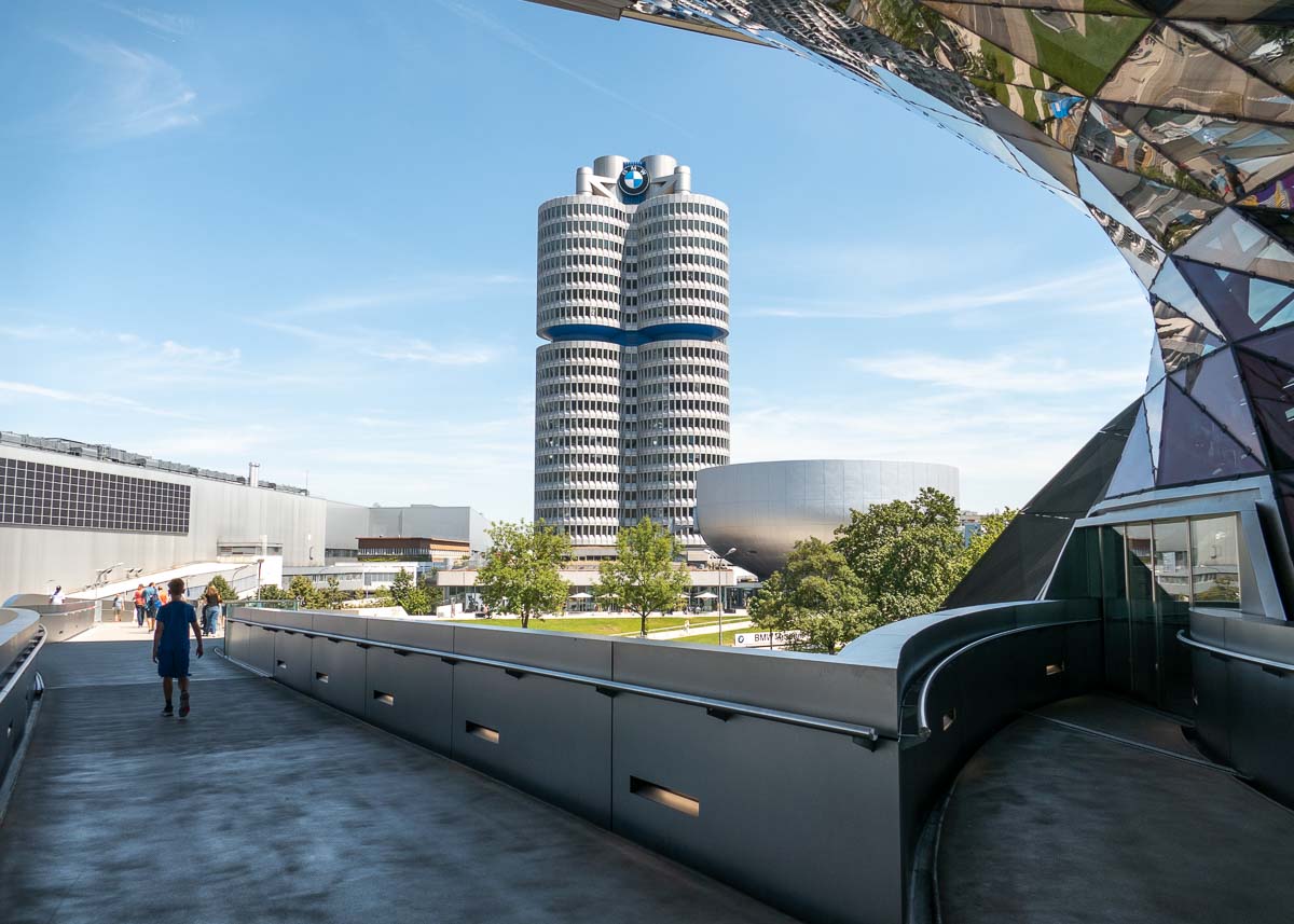 BMW-Zylinderturm von BMW-Welt aus
