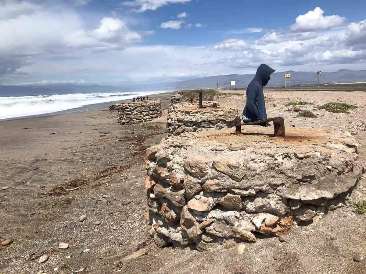Ruinen am Strand von Salinas