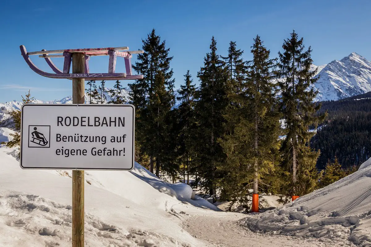 Rodelbahn-Schild 