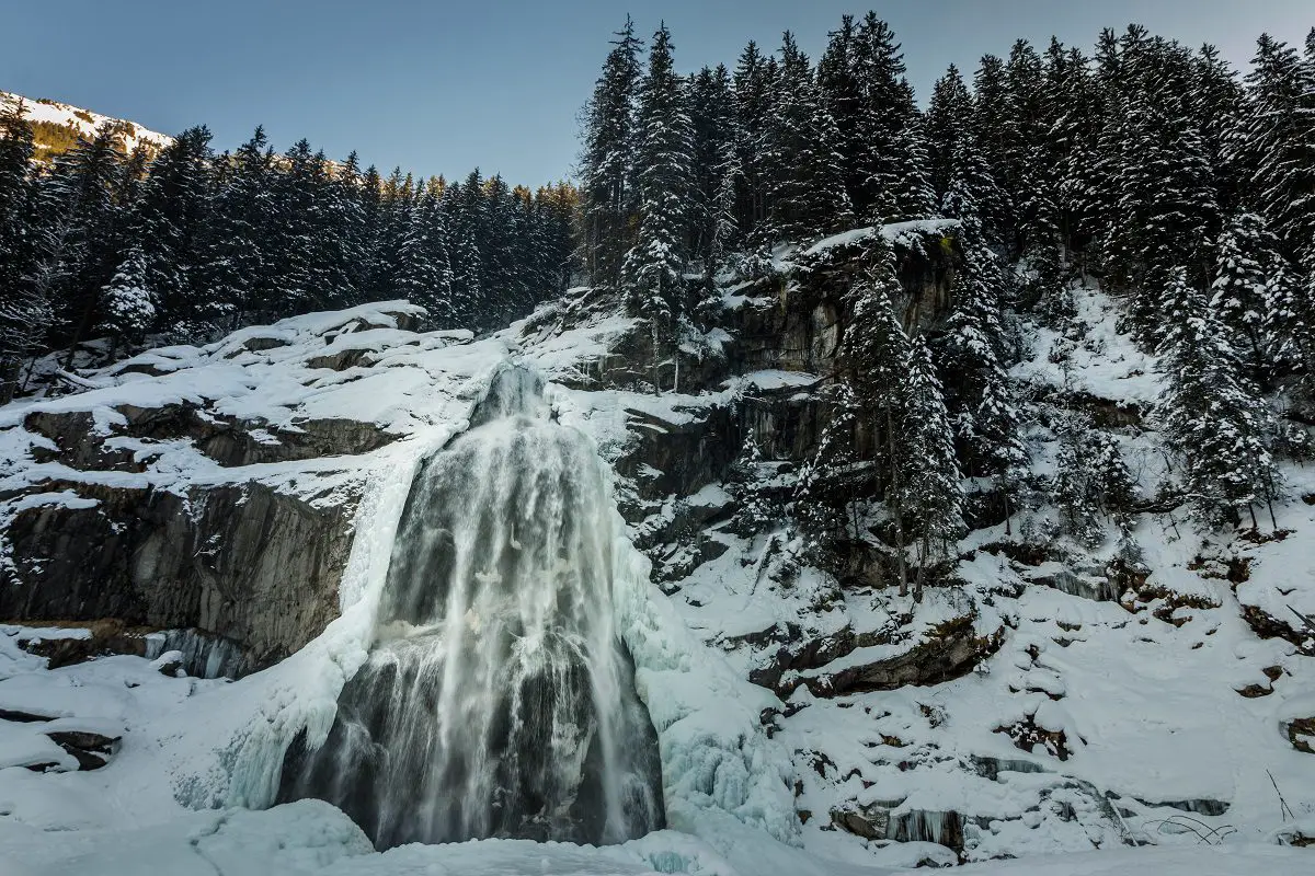 Krimmler Wasserfälle im Winter ohne Touristen