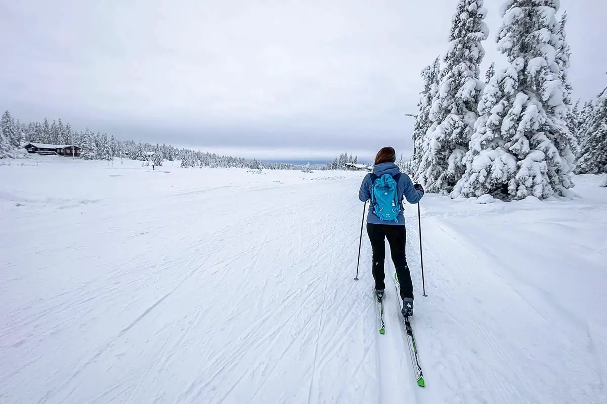 Skilangläuferin im Winter in Lillehammer