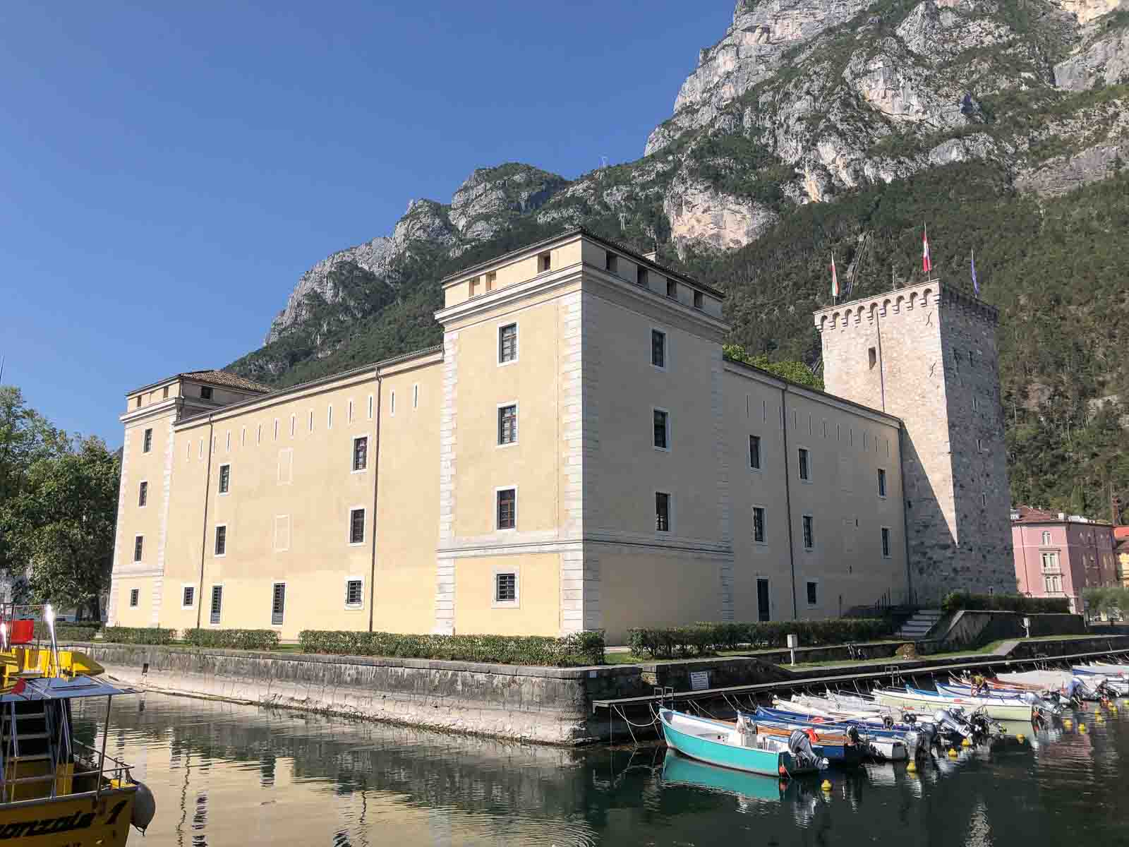 Festung Rocca mit MAG Museum - eine der wichtigsten Sehenswürdigkeiten im Garda Trentino