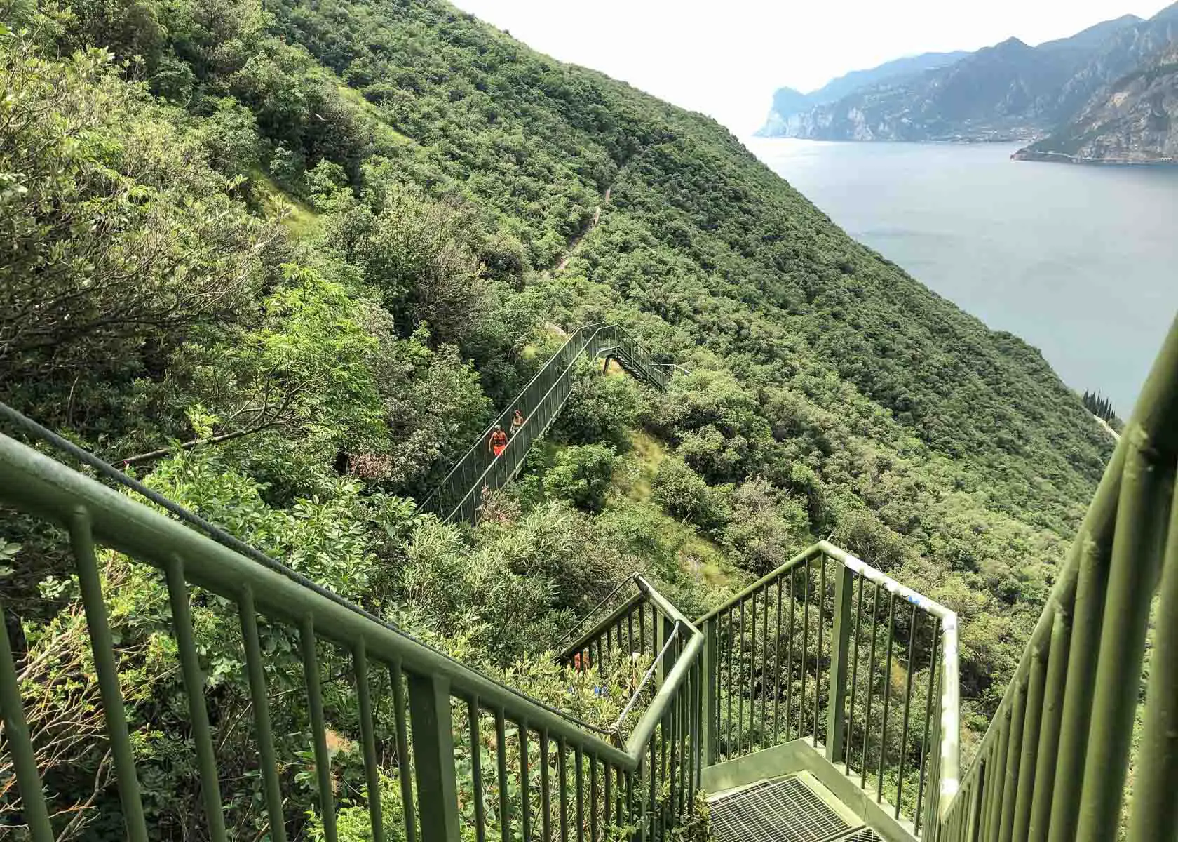 Der spektakuläre Panoramaweg Busatte - Tempesta mit Eisensteigen und Blick auf den Gardasee