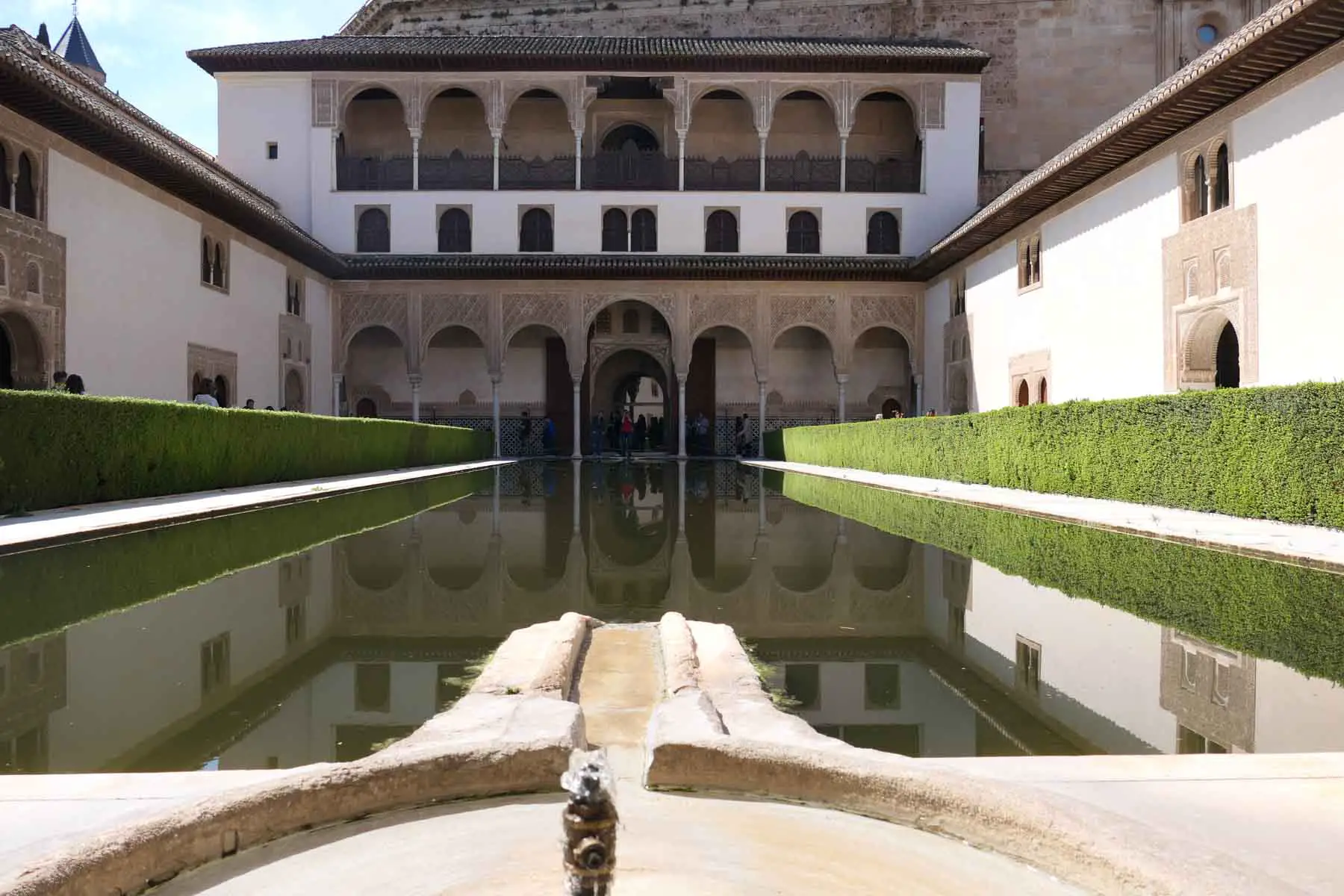 Myrthenhof in den Nasridenpalästen der Alhambra von Granada