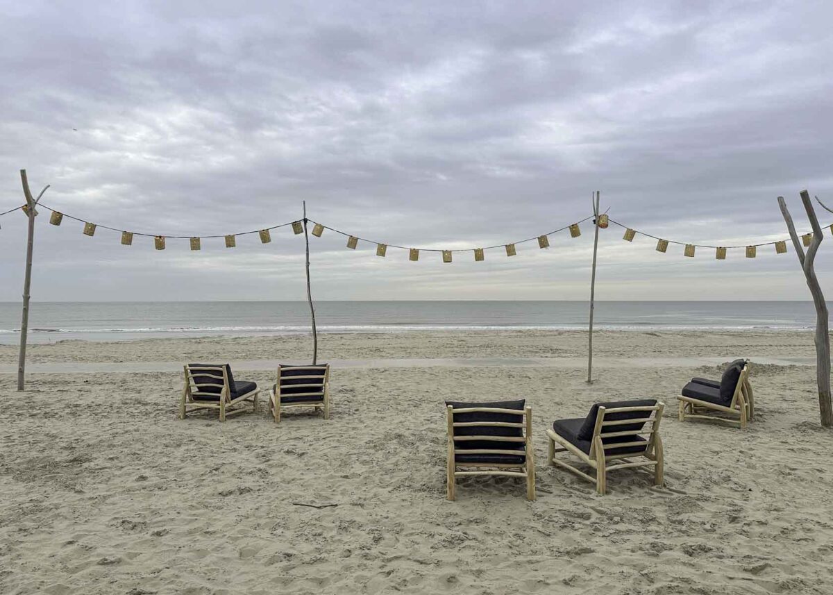 Strandbar bei Noordwijk in Holland am Meer